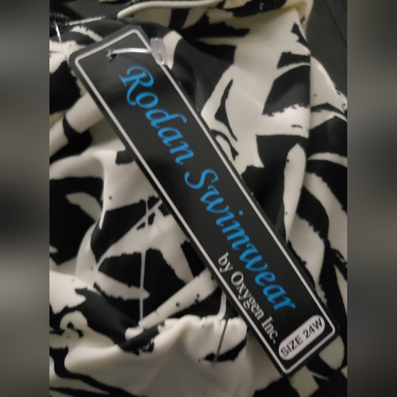 New! Plus Size 24 3X Women's black white one piece swimsuit swim dress swimdress - Picture 5 of 5